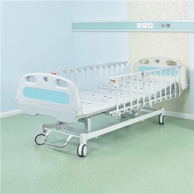 Δύο μηχανοκίνητα νοσοκομειακά κρεβάτια